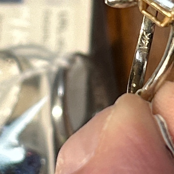 RING, 14kt GOLD SETTING ON 14kt WHITE GOLD SHANK, CUBIC ZIRCONIA SOLITAIRE, - Picture 2 of 5